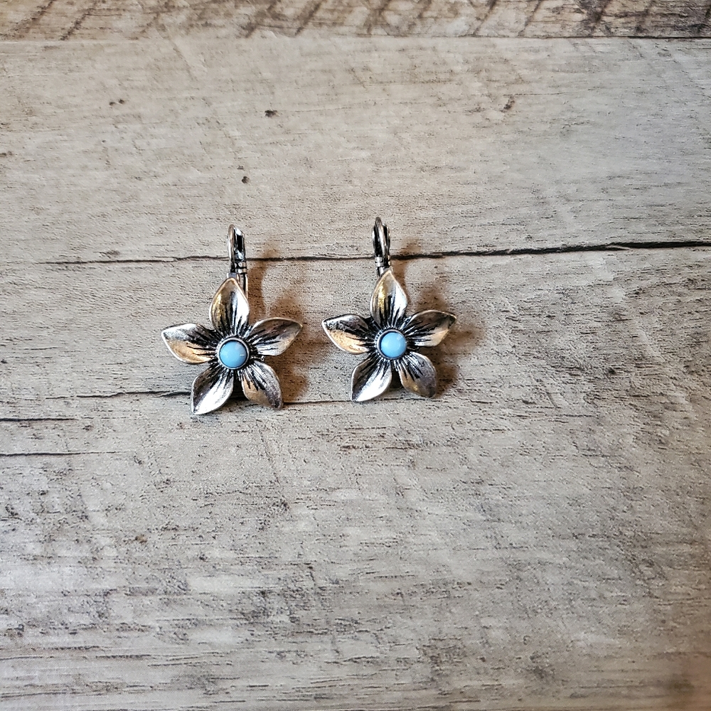 Beautiful blue flower earrings!
